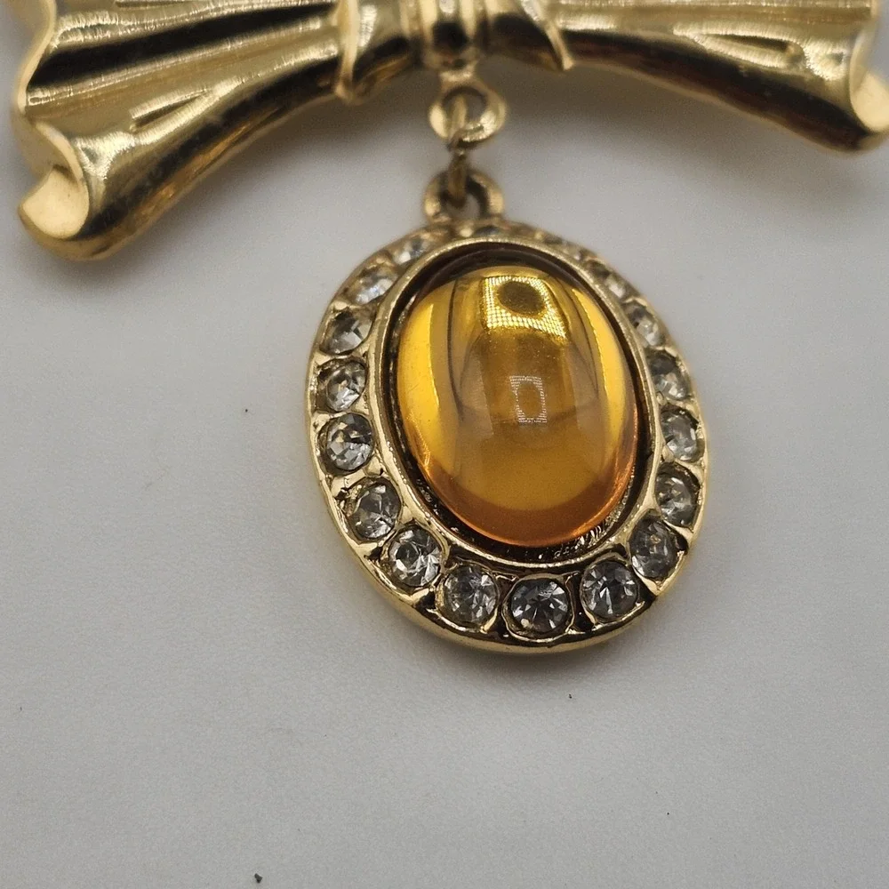 Vintage Gold Tone Bow With Amber Color Dangle Brooch‎ Pin